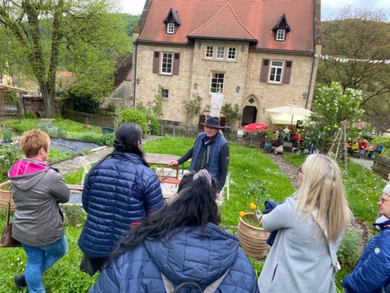 Gartenführung und Schaumweinverkostung in Unterregenbach