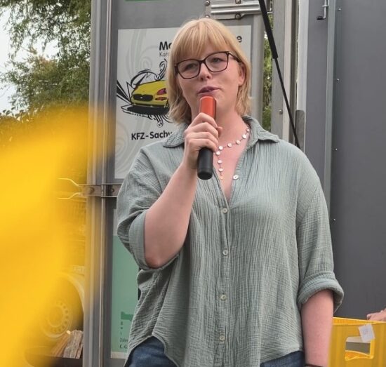 Lena Baureis hat sich mit ihrer Familie auf dem Landwehrhof in Schrozberg-Standorf auf die Zucht und Mast von Schweinen in Haltungsstufe 4 spezialisiert.